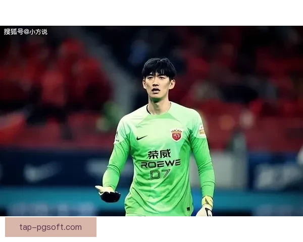 颜骏凌力保球门不失助力上海海港成功卫冕中超冠军荣耀